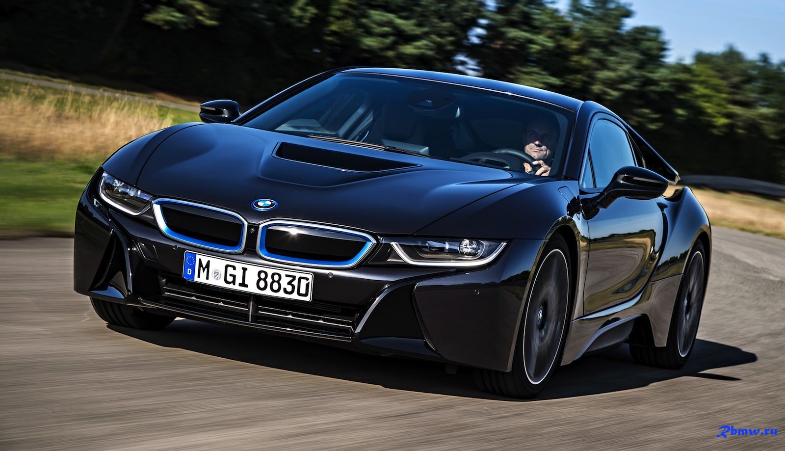Старт продаж BMW i8 начнется 18 сентября.