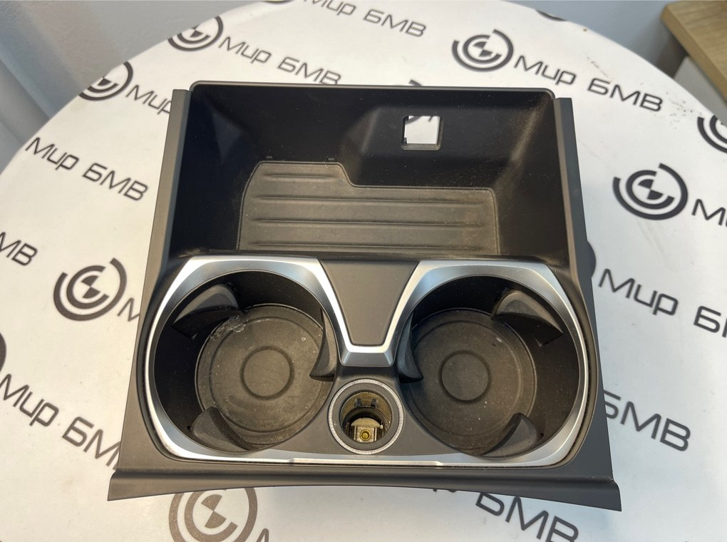 Подстаканник BMW 7 - series G12 Перед.