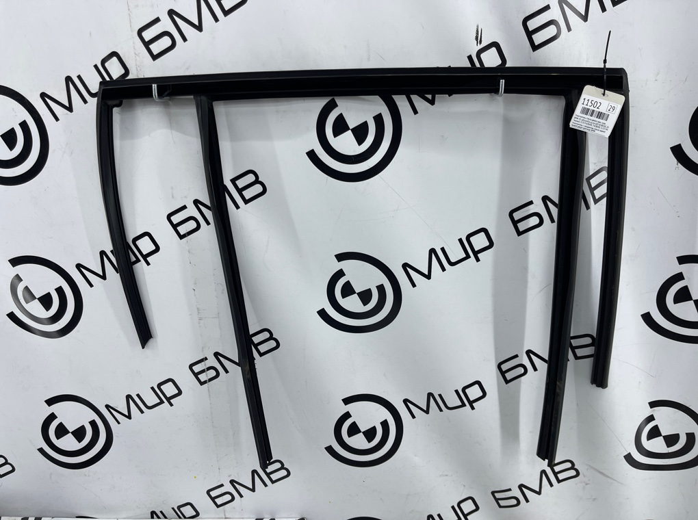 Уплотнитель стекла двери BMW X5 xDrive45e xLine 2022 G05 B58B30C Задн. Прав.