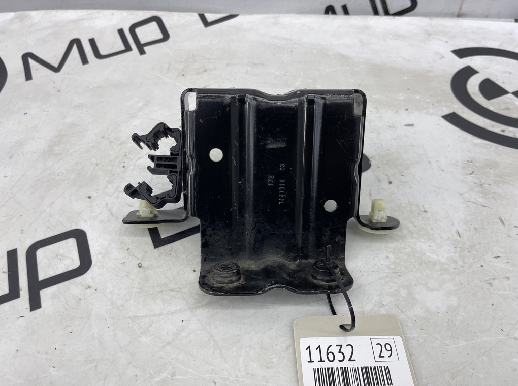 Кронштейн моторного отсека BMW X5 xDrive45e xLine 2022 G05 B58B30C Задн. Прав.