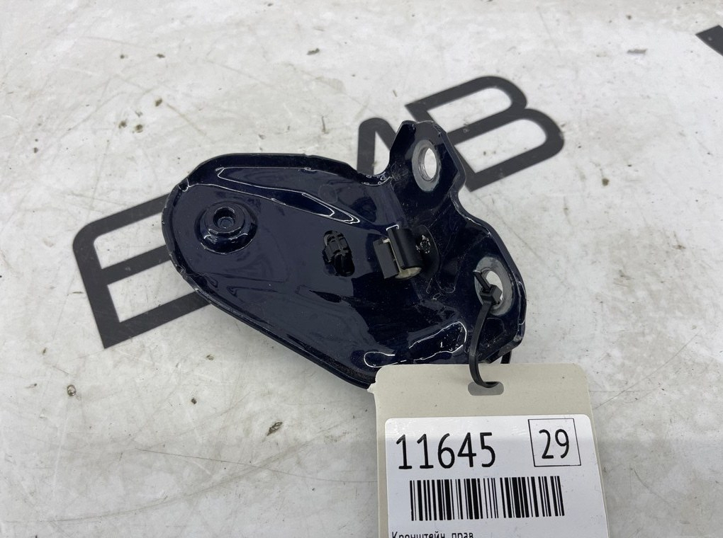 Кронштейн BMW X5 xDrive45e xLine 2022 G05 B58B30C Прав.