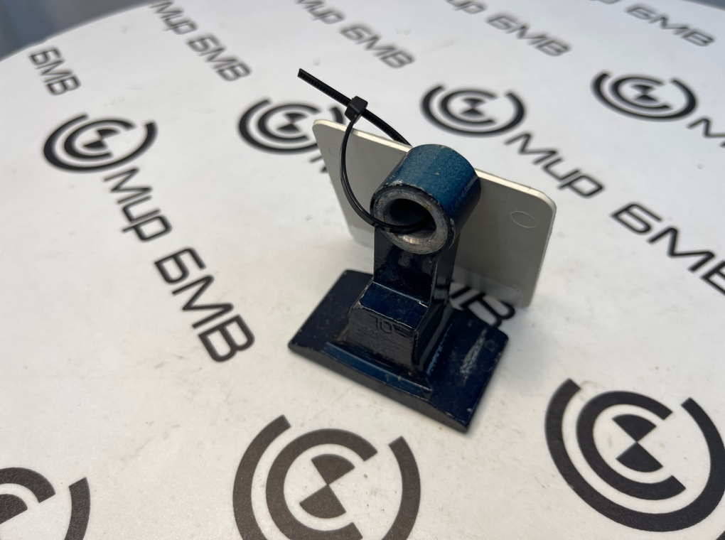 Петля двери BMW X5 xDrive45e xLine 2022 G05 B58B30C Лев.