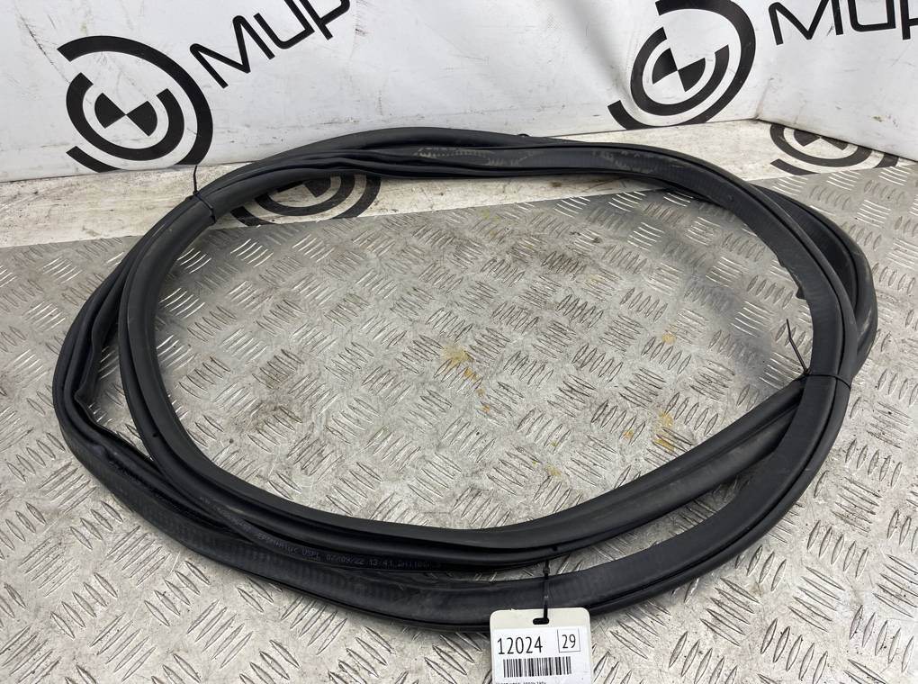 Уплотнитель двери BMW X5 xDrive45e xLine 2022 G05 B58B30C Задн.