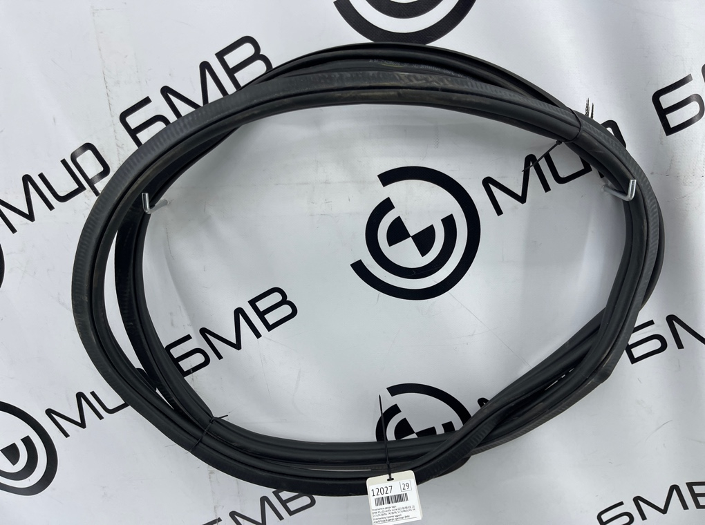 Уплотнитель двери BMW X5 xDrive45e xLine 2022 G05 B58B30C Задн.