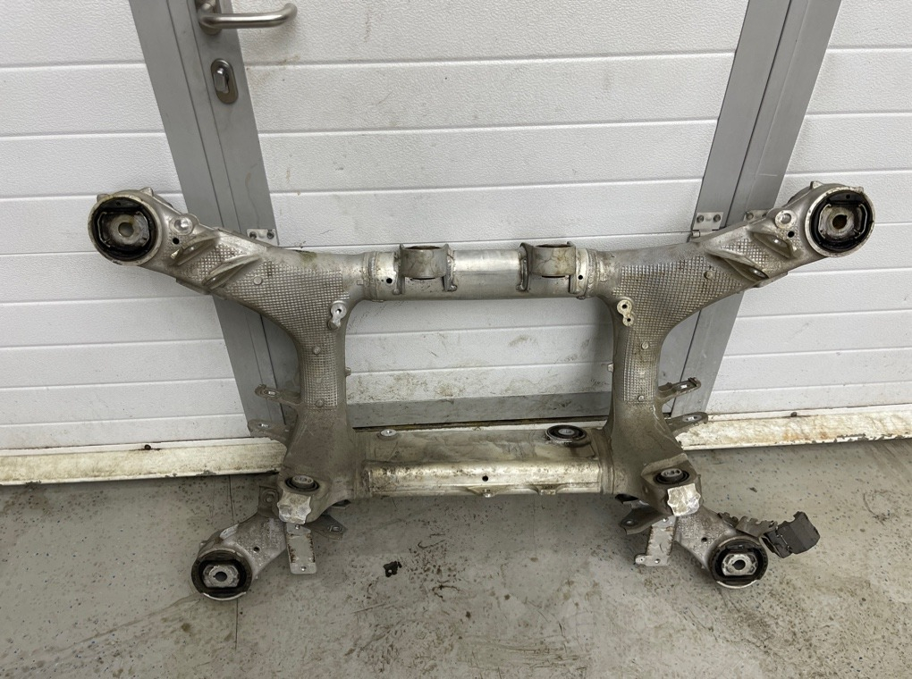 Подрамник BMW xDrive45e xLine 2021 G05 B58B30C Задн.