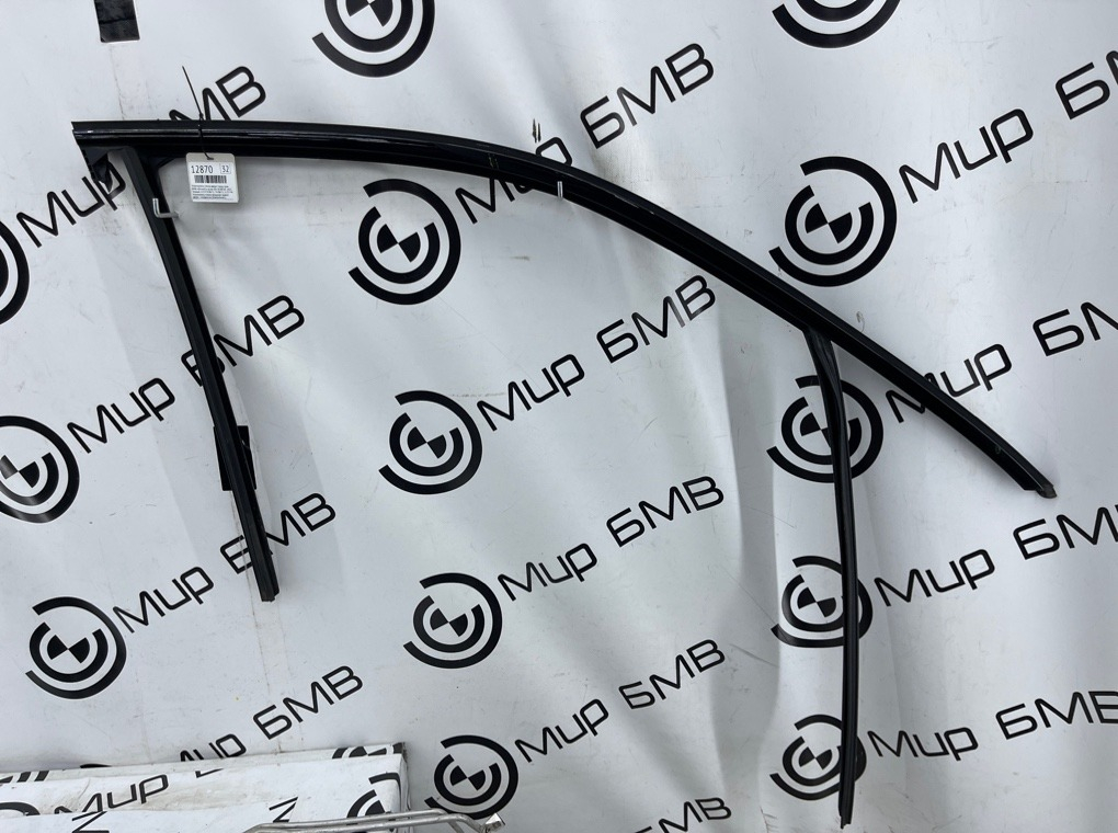 Уплотнитель стекла двери BMW xDrive45e xLine 2021 G05 B58B30C Перед. Прав.