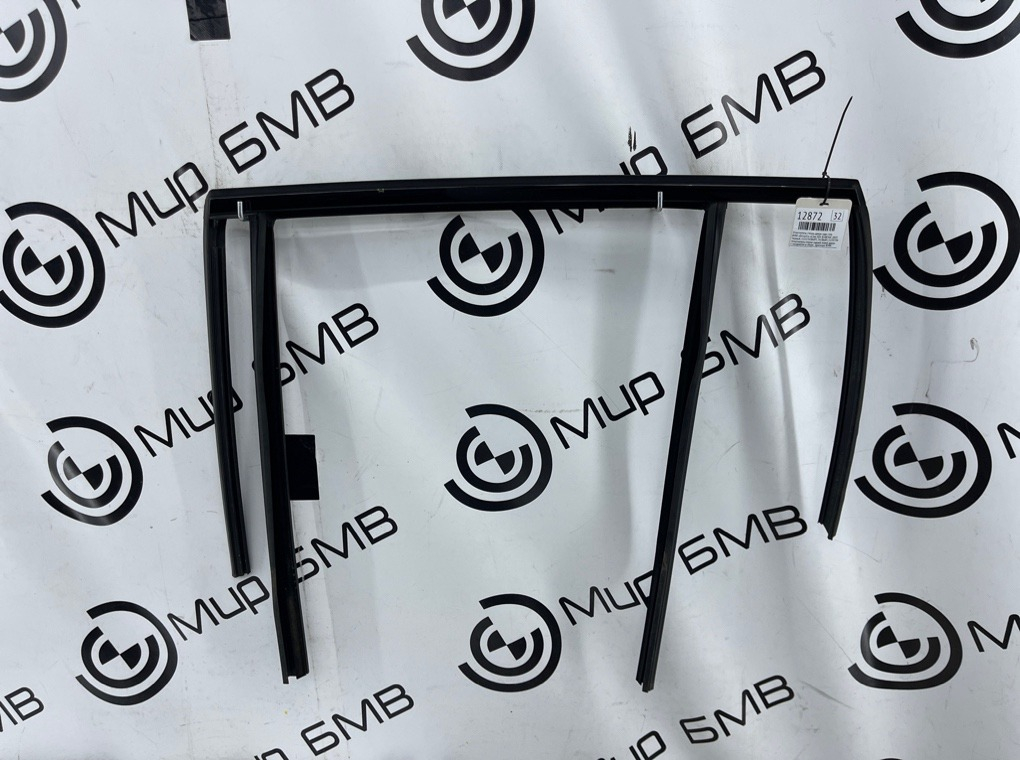 Уплотнитель стекла двери BMW xDrive45e xLine 2021 G05 B58B30C Задн. Лев.