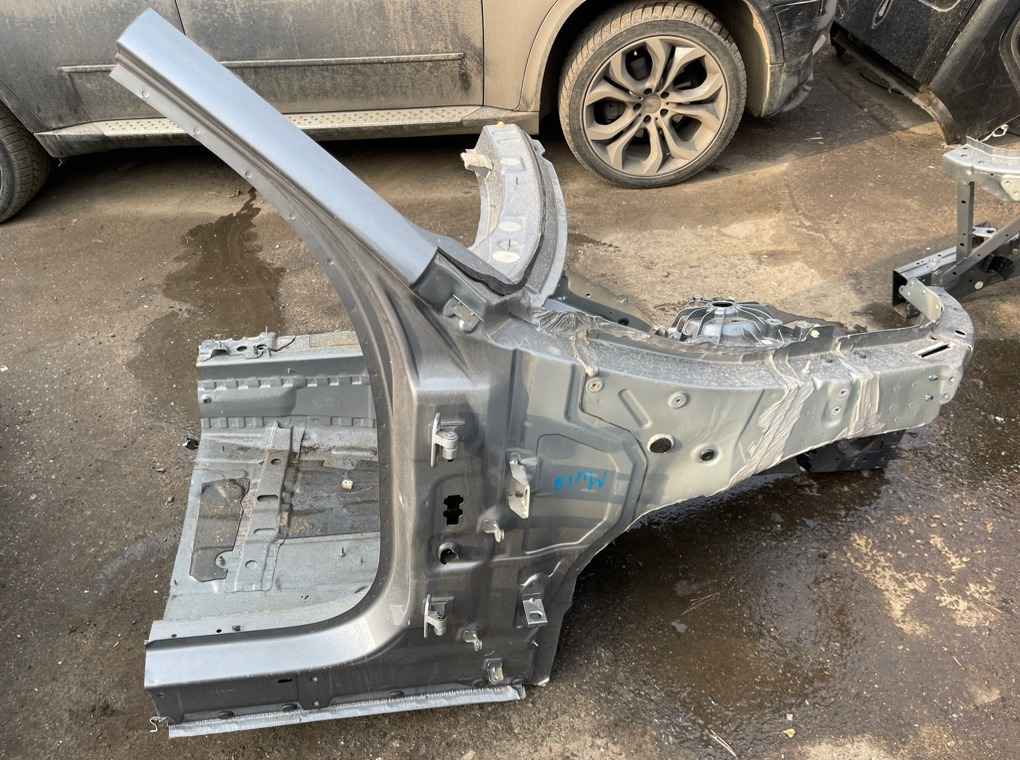 Передний правый лонжерон BMW X5 G05 BMW LCI X5 xDrive50e B58X 2024 G05 B58B30S Перед. Прав.