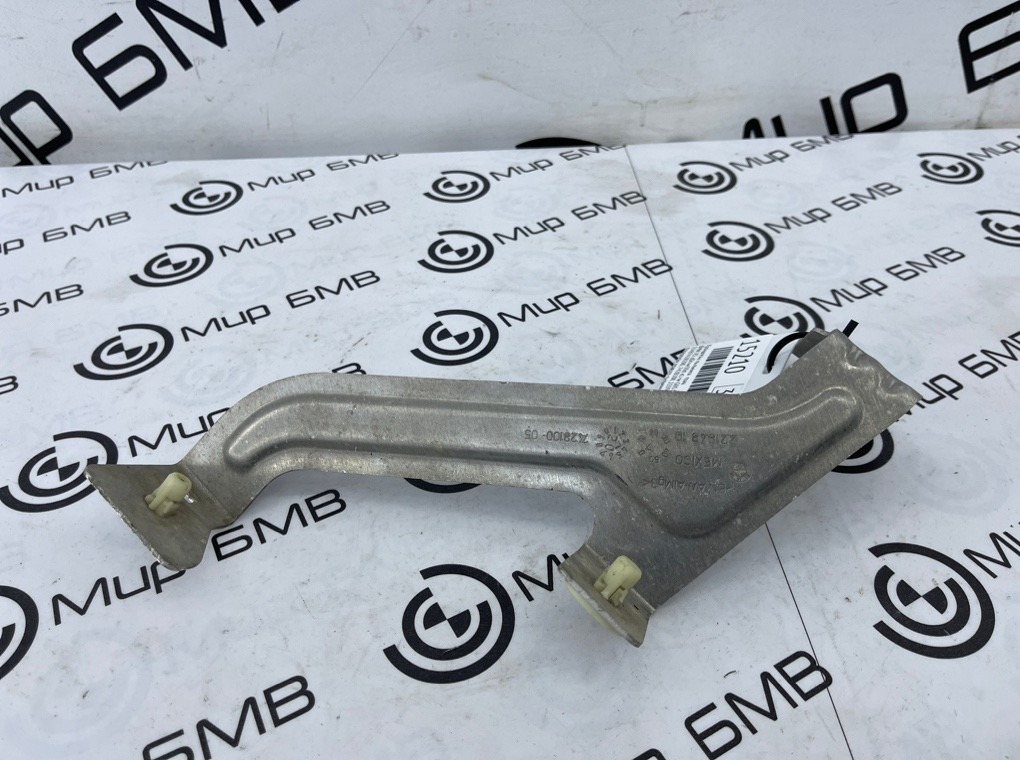 Кронштейн пыльника BMW X5 xDrive30d xLine 2020 G05 B57D30B Прав.