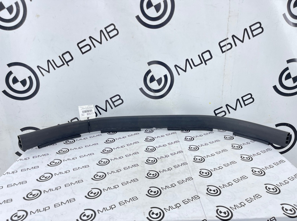 Уплотнитель капота BMW M8 Gran Coupe 2022 F93 S63B44B Задн.
