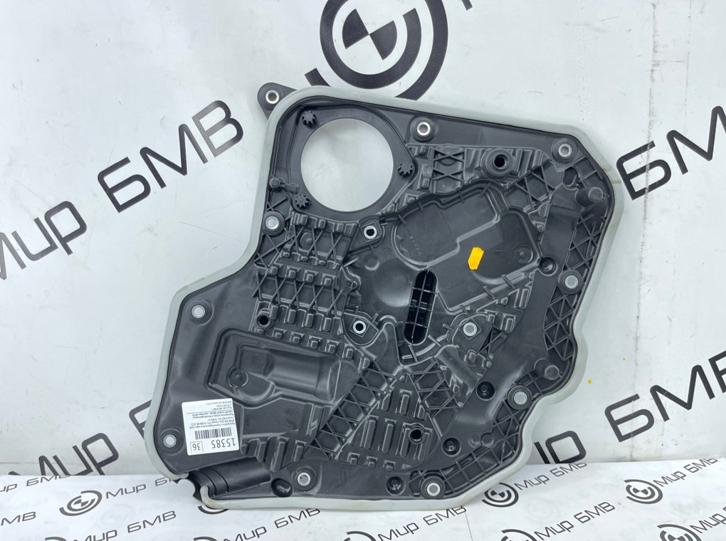 Кронштейн стеклоподъемника BMW M8 Gran Coupe 2022 F93 S63B44B Задн. Прав.