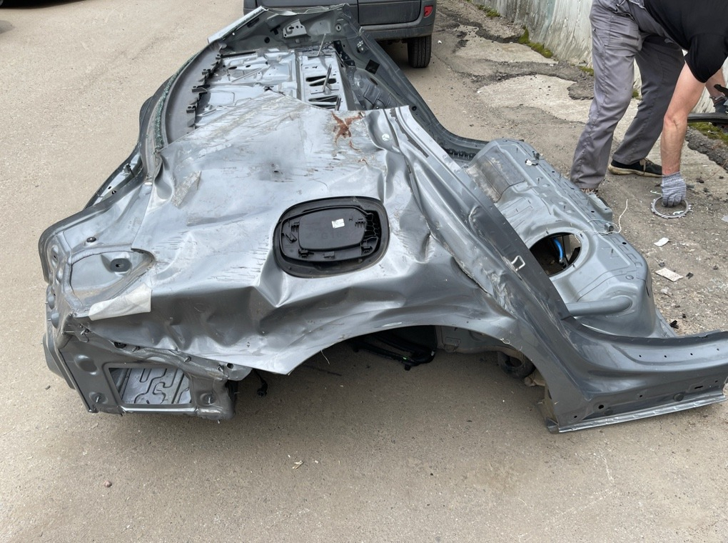 задняя часть кузова BMW M8 Gran Coupe 2022 F93 S63B44B