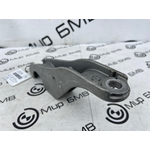 Скоба стабилизатора BMW M8 Gran Coupe 2022 F93 S63B44B Перед. Лев.