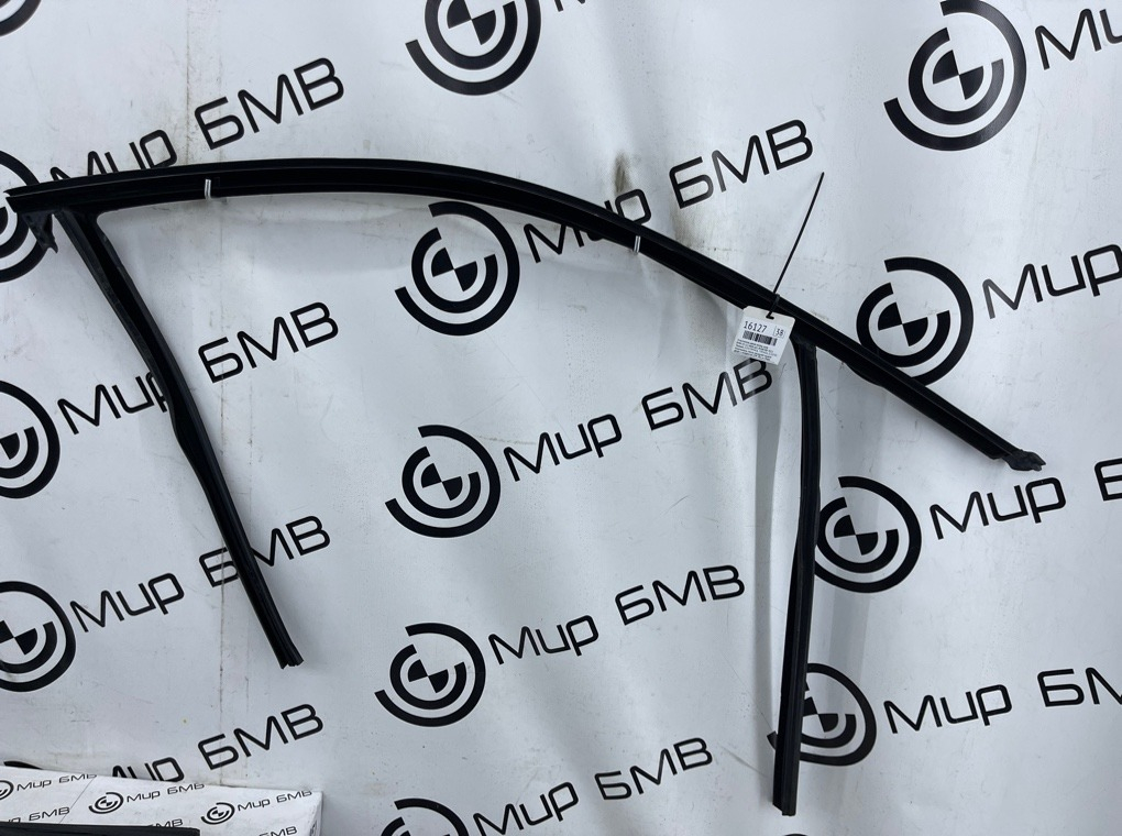 Уплотнитель двери BMW X3 LCI M40i 2022 G01 B58B30B Перед. Прав.