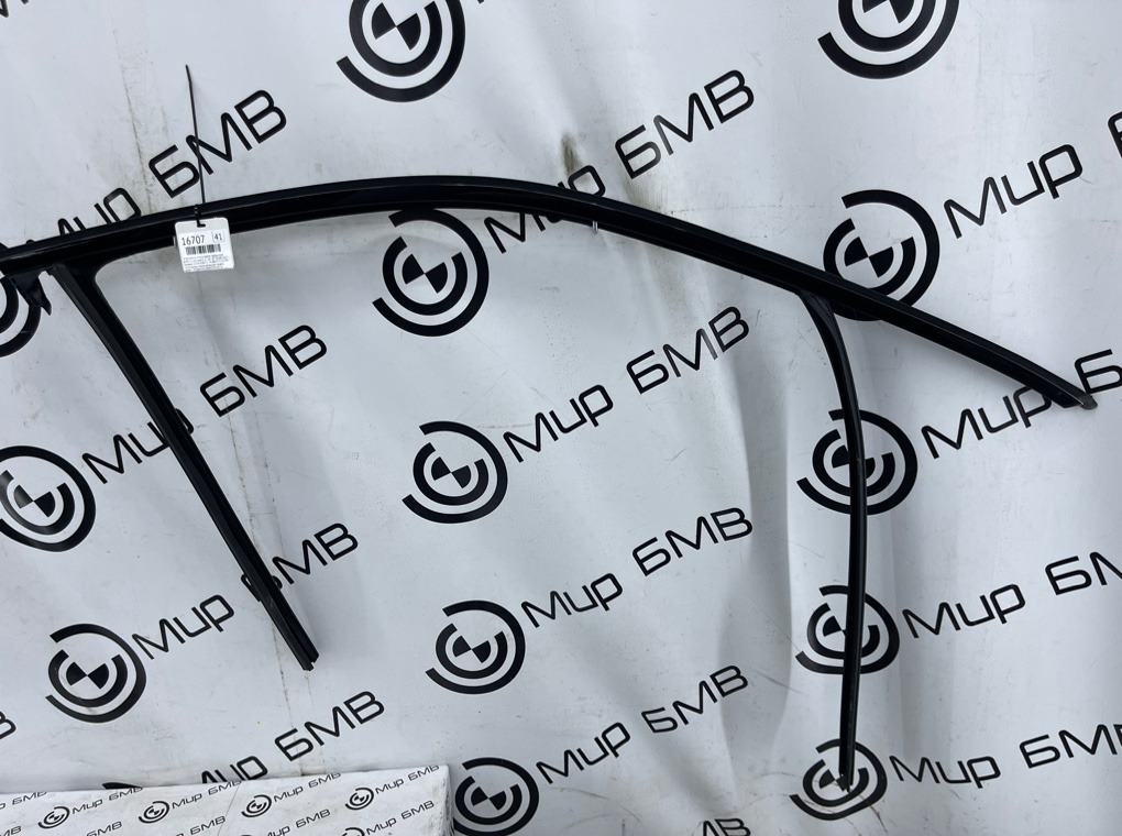 Уплотнитель стекла двери BMW X7 xDrive40d LCI 2023 G07 B57D30B Перед. Прав.