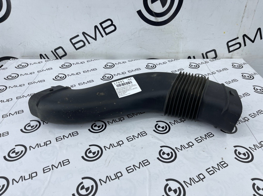 Патрубок воздушного фильтра BMW X5 M Competition LCI 2023 F95 S68B44A Прав.