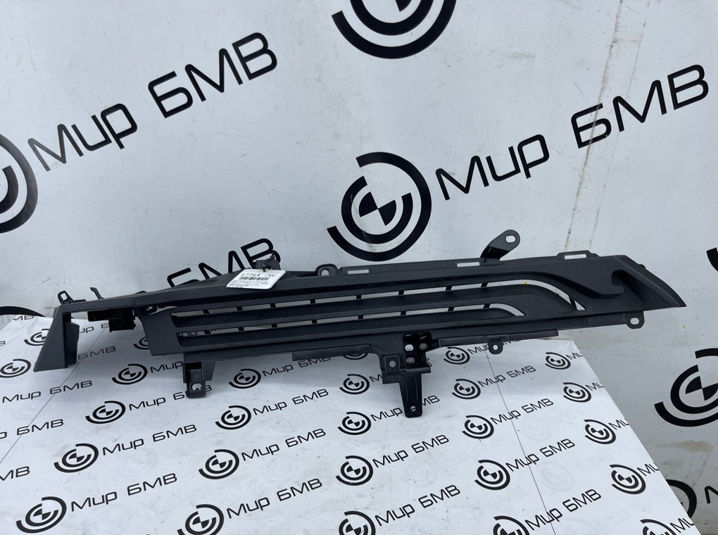 Направляющая шторки багажника BMW X5 M Competition LCI 2023 F95 S68B44A Прав.