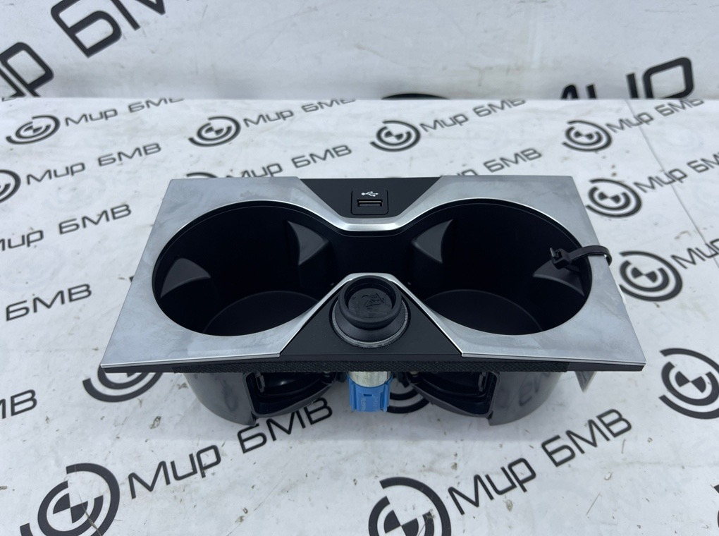 Подстаканник BMW X7 xDrive40i LCI 2023 G07 B58B30P Перед.