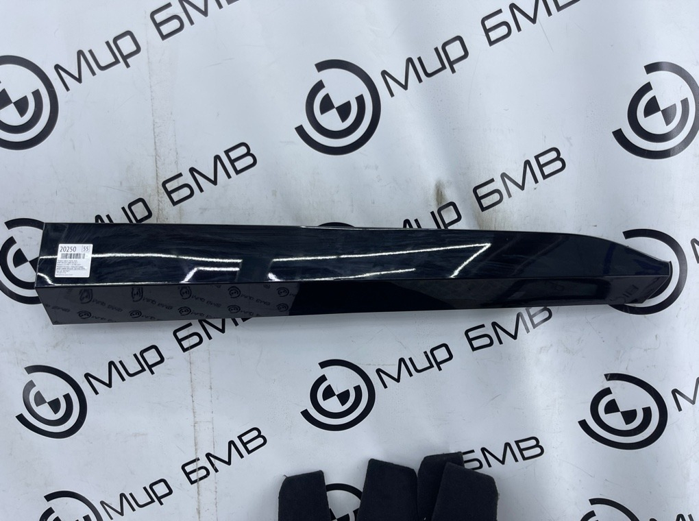 Молдинг двери BMW XM 2023 G09 S68B44A Перед. Прав.