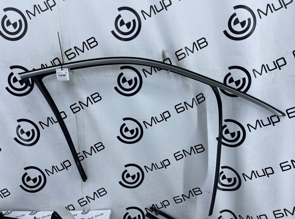 Уплотнитель стекла двери BMW X7 xDrive40i LCI 2023 G07 B58B30P Перед. Прав.