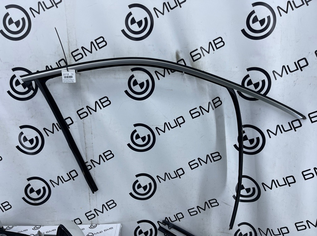 Уплотнитель стекла двери BMW X7 xDrive40i LCI 2023 G07 B58B30P Перед. Прав.