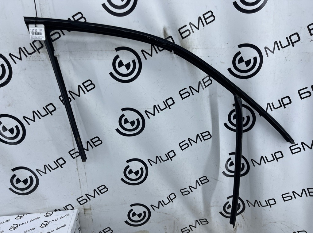 Уплотнитель стекла двери BMW X5 xDrive50e LCI 2023 G05 B58B30S Перед. Прав.