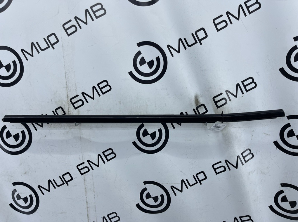 Молдинг стекла двери BMW X5 xDrive50e LCI 2023 G05 B58B30S Задн. Лев.