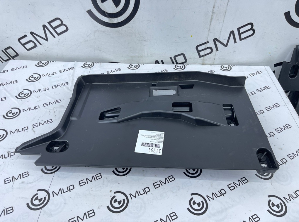 Накладка салона BMW X7 G07 Прав.