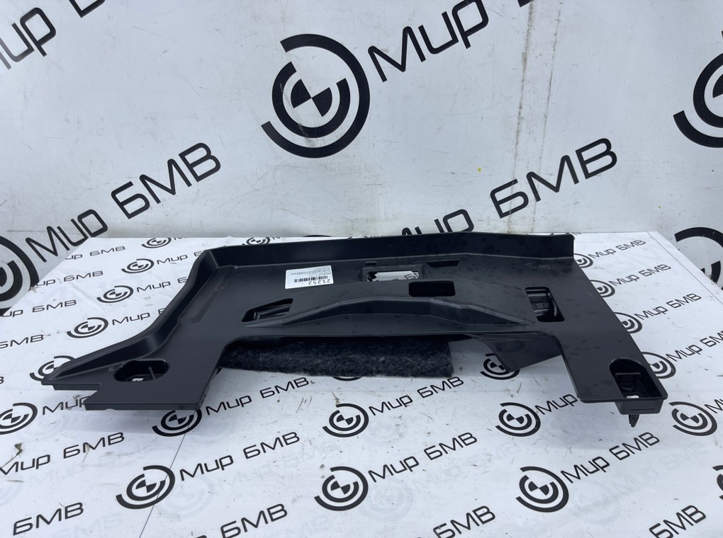 Накладка салона BMW X7 G07 Прав.