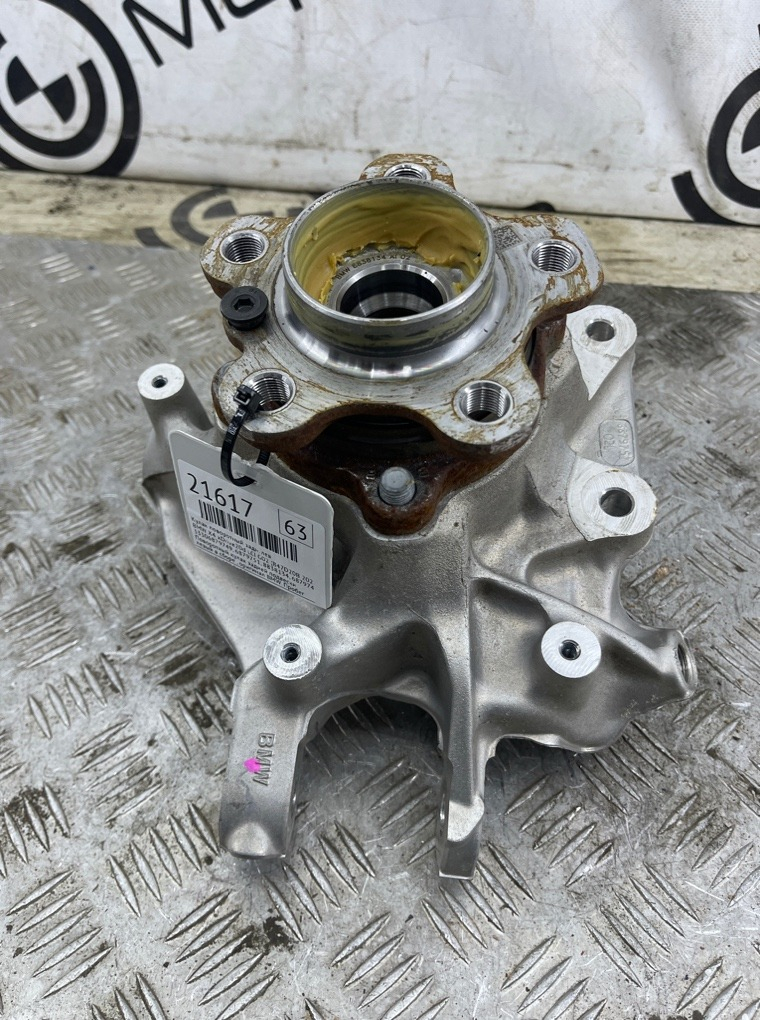 Кулак поворотный BMW X4 xDrive20d LCI 2023 G02 (B47D20B Задн. Лев.