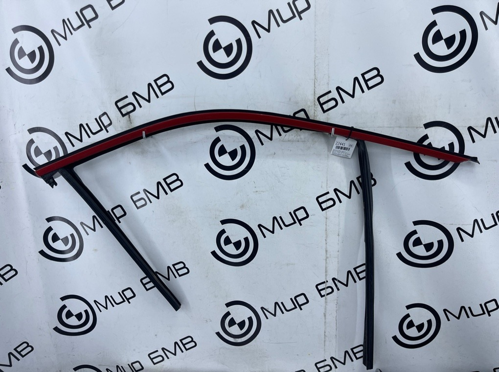 Уплотнитель двери BMW XM Label 2023 G09 S68B44A Перед. Прав.