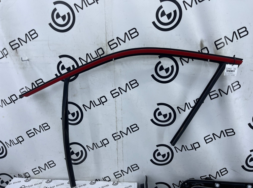 Уплотнитель двери BMW XM Label 2023 G09 S68B44A Перед. Лев.